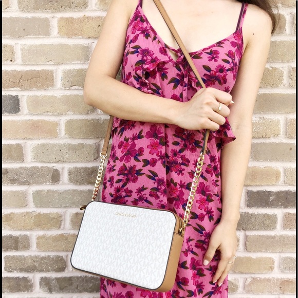 Michael Kors Handbags - Gaby’sBags💕Michael Kors Large Crossbody Vanilla